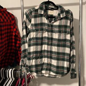 Womens American Eagle Classic Fit Flannel Button Down Green/Red/White Size Med
